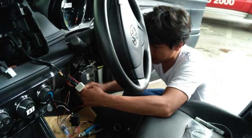 Pemasangan GPS Tracker di Mobil Jangan Salah Tempat - Carmudi Indonesia
